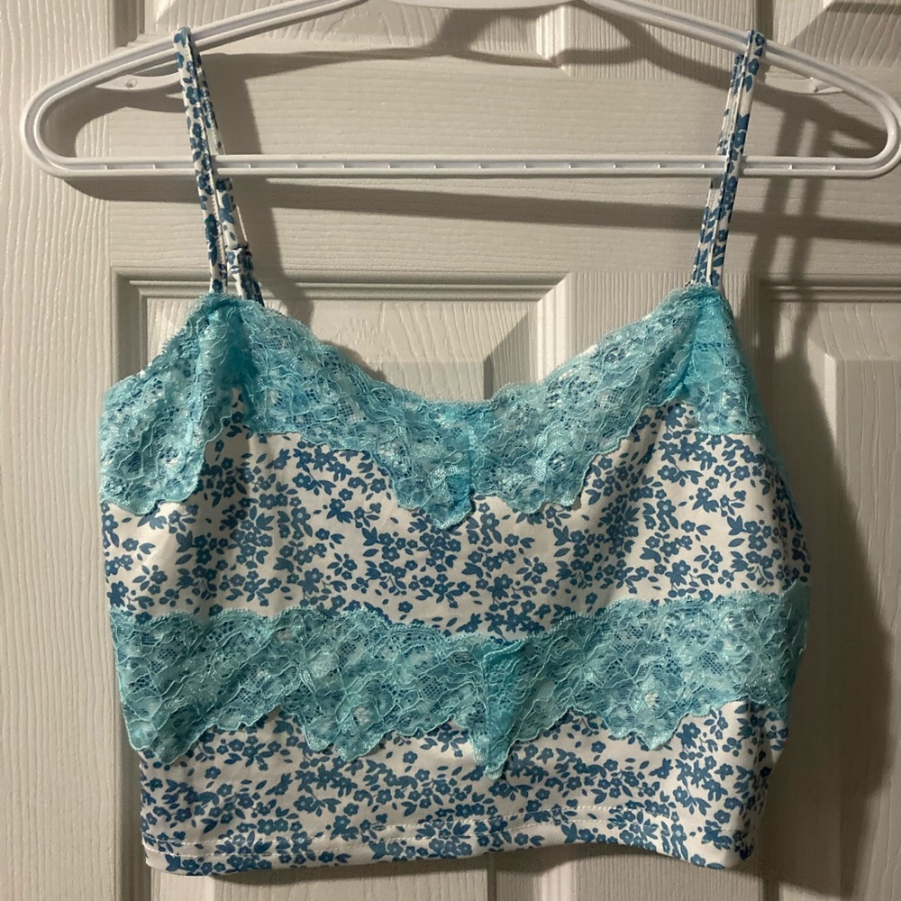 White with blue flowers and lace - size large